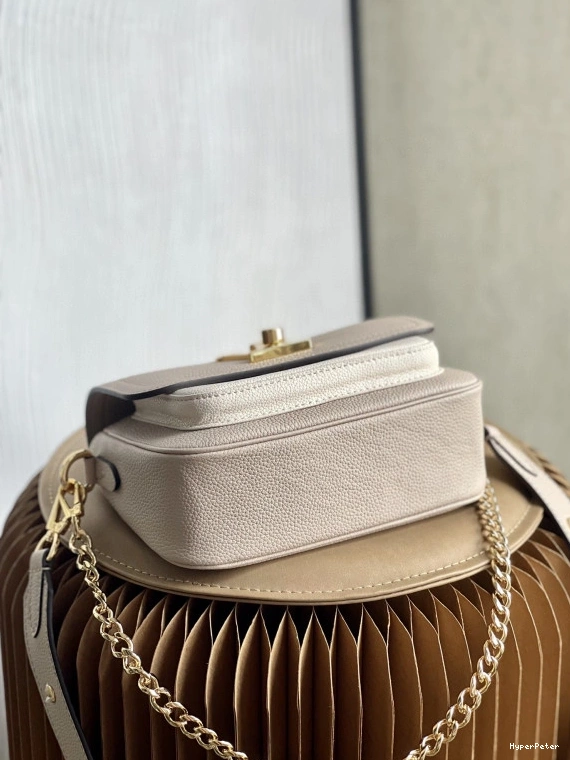 LOUIS VUITTON TENDER LOCKME 0809